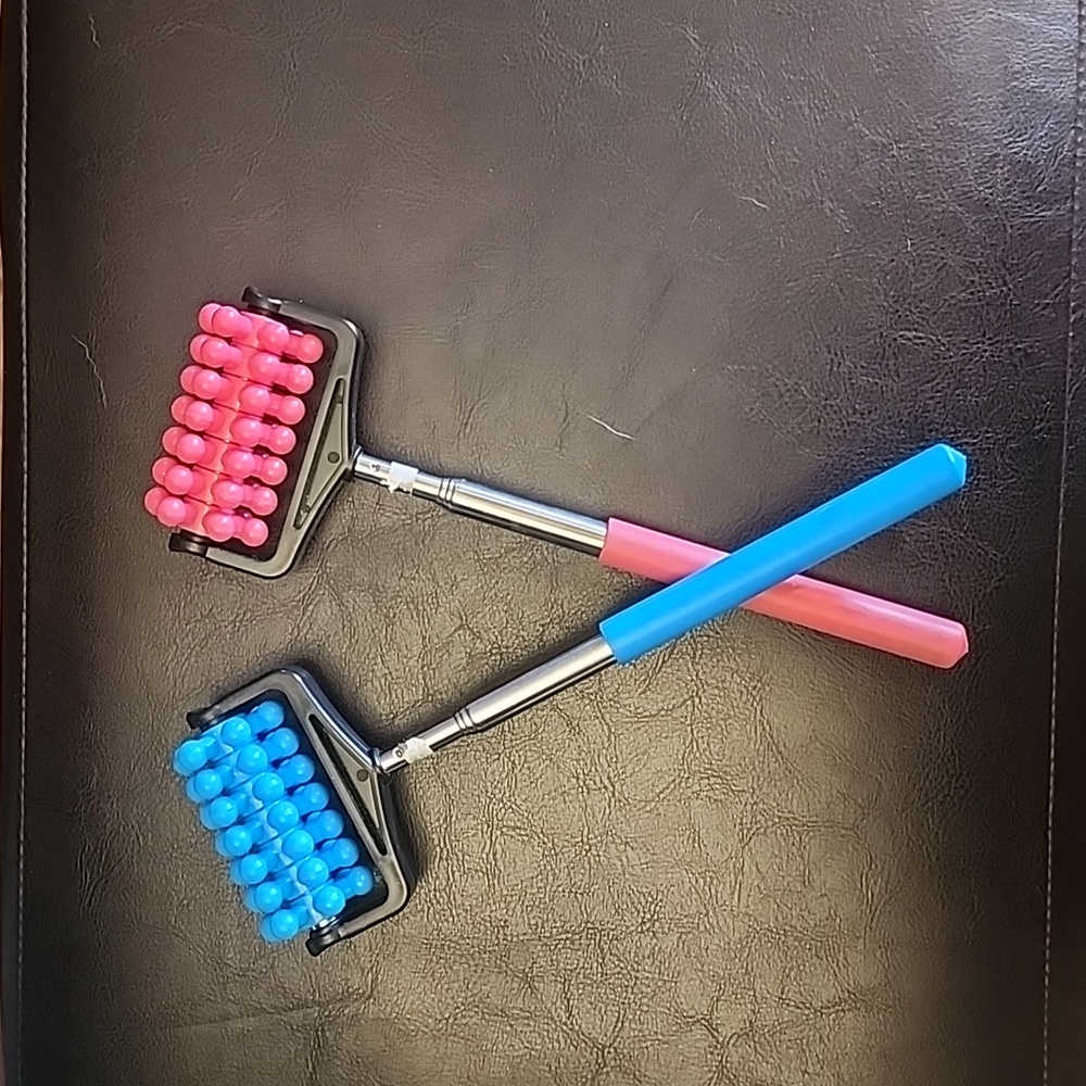 Set of 2 extendable back massagers. Pink and blue